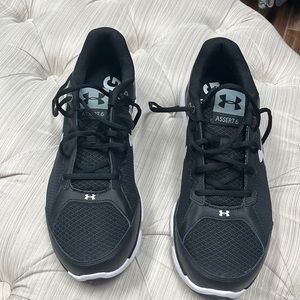 Men’s black and white UA tennis shoes brand new no tags came on the shoes